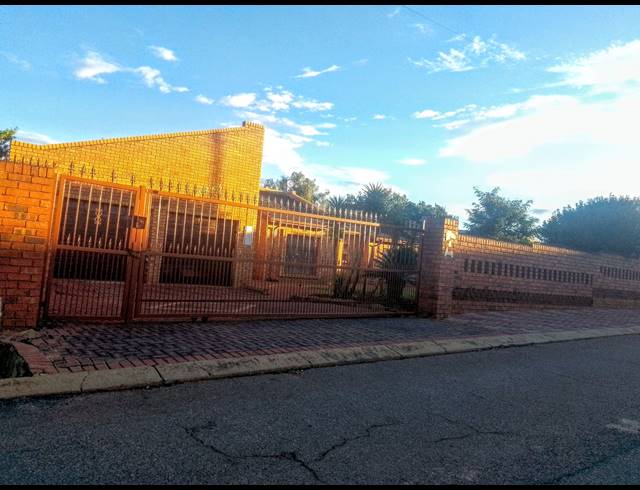 4 BEDROOM FREEHOLD FOR SALE IN KAGISO
